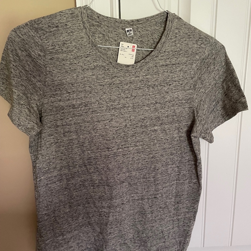 UNIQLO tshirt